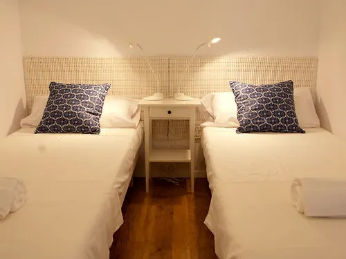 Bed And Beach Barcelona 2*,