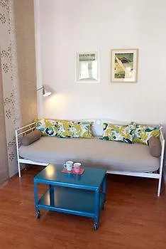 Bed And Beach Barcelona Hotel